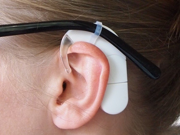 Silicon eyeglasses holder for cochelar implants or hearining aids